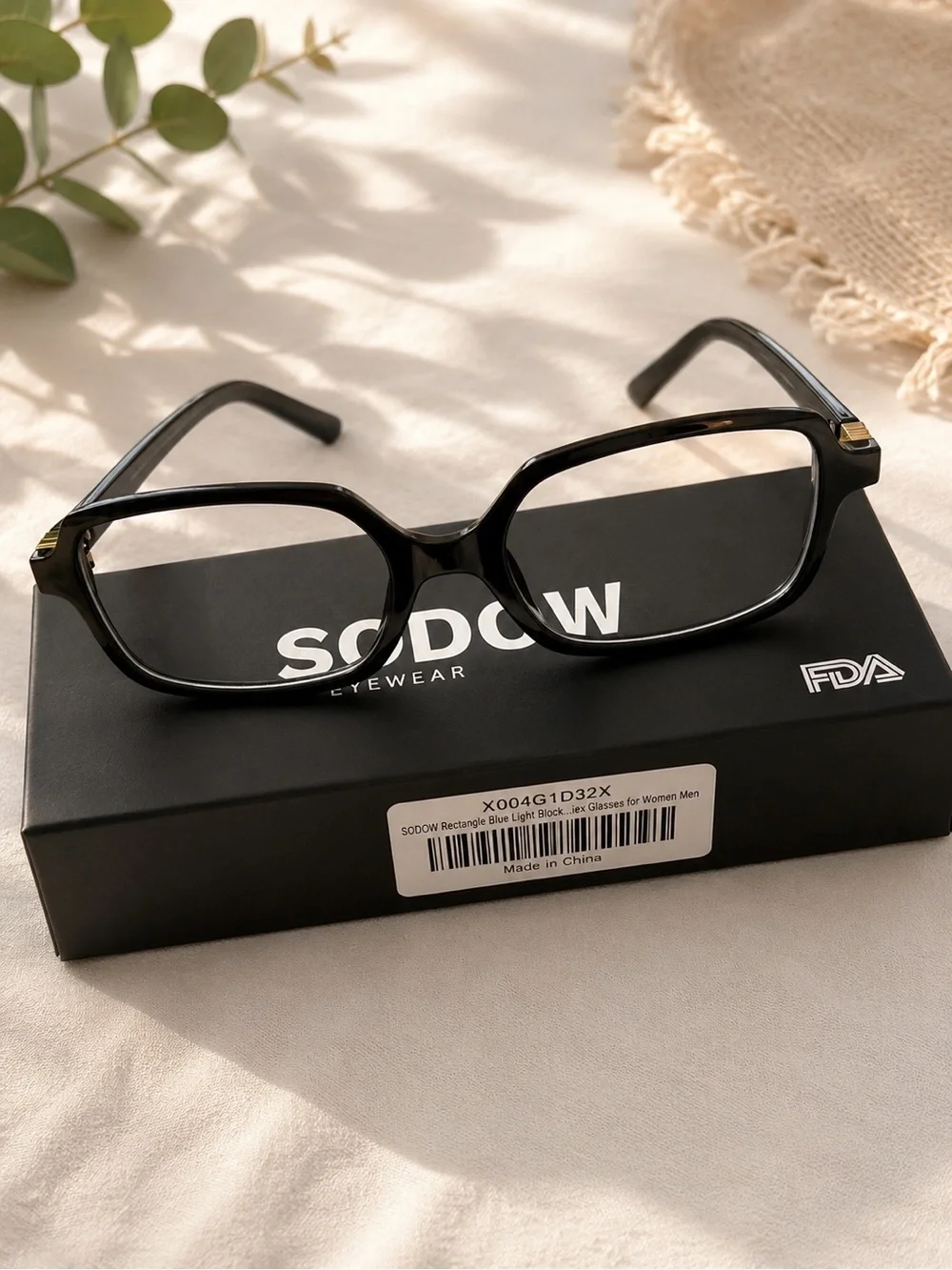 SODQW Black Rectangular Women's Glasses with Gold Temple Detail